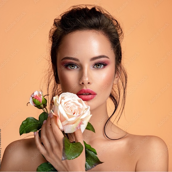 Items coming 💄📣 - Picture 1 of 1